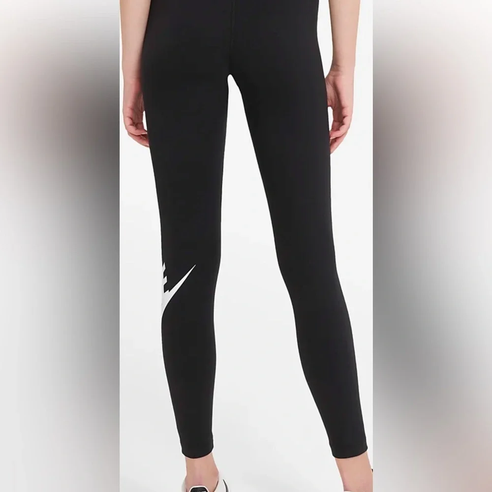 NWT! Nike 0X black high rise logo leggings .